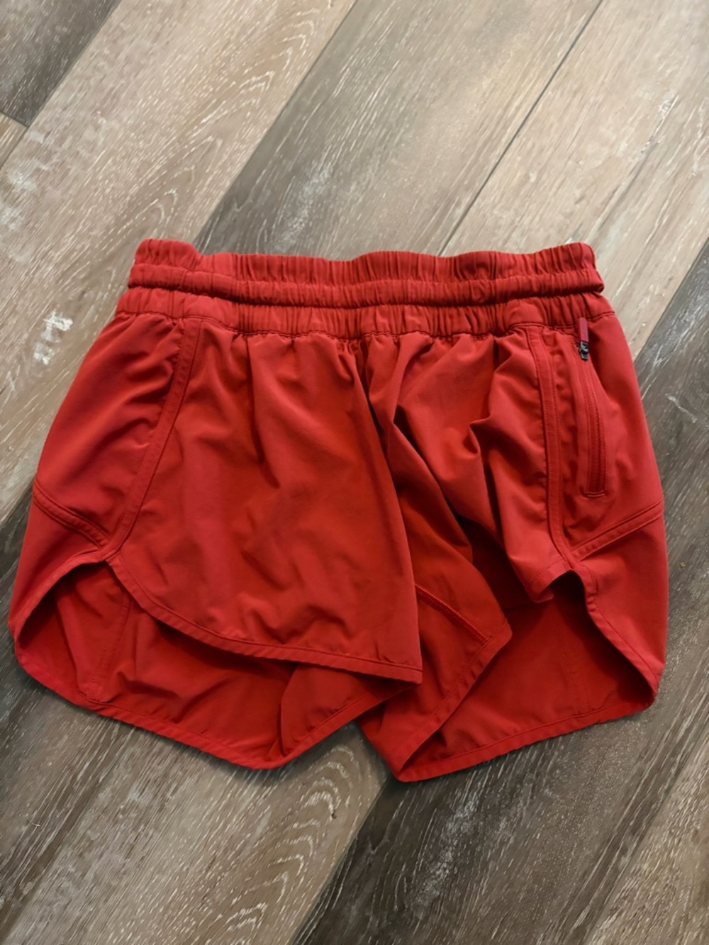 lululemon tracker shorts size 8